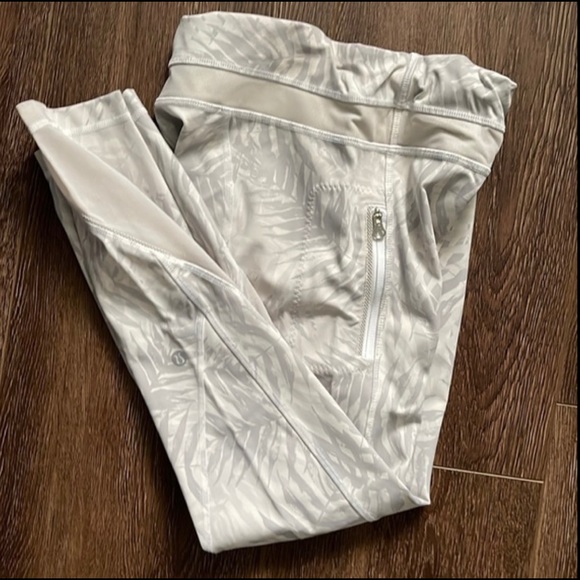 Lululemon Inspire Tight II Sz. 6 - Picture 8 of 11